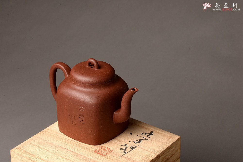 紫砂壶图片：于洪跃全手新品 方圆结合 挺拔劲美 柔与刚  印方 - 美壶网