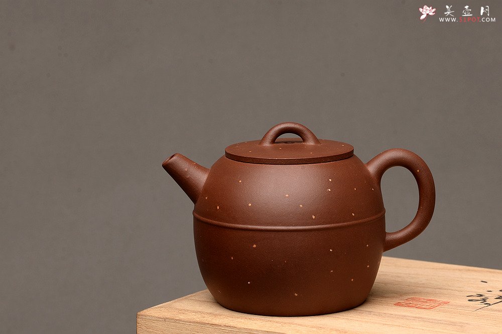 紫砂壶图片：王微全手新品 做工精致 全手铺砂巨轮 杀茶利器  - 美壶网