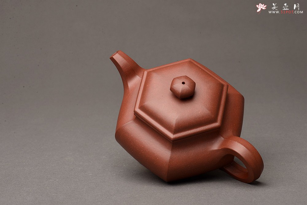 紫砂壶图片： 韧度十足  全手六方仿古  线条挺拔 端方雅正 - 美壶网