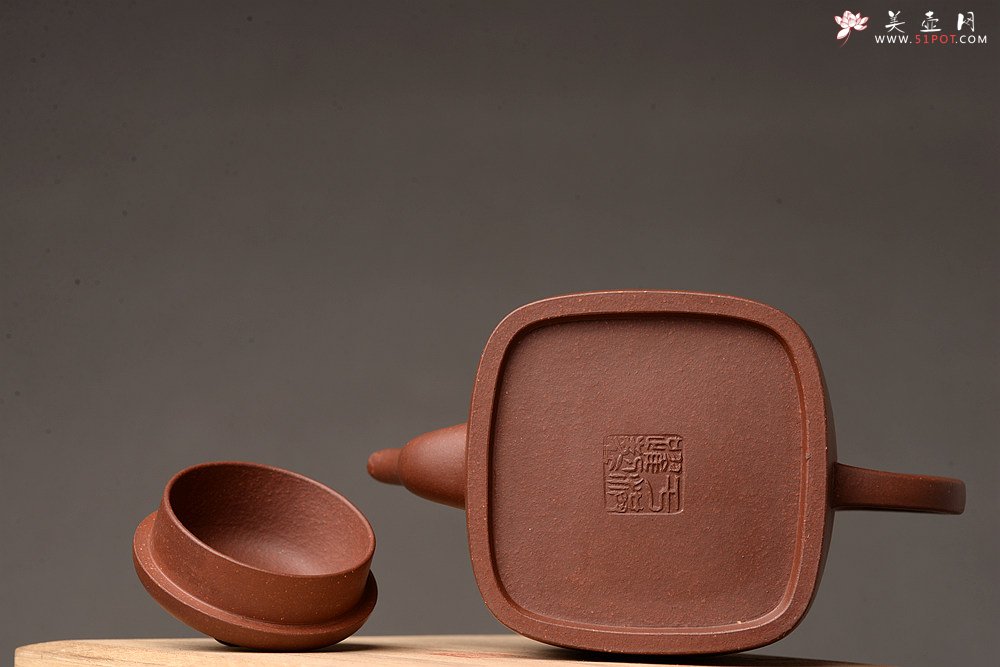 紫砂壶图片：于洪跃全手新品 方圆结合 挺拔劲美 柔与刚  印方 - 美壶网