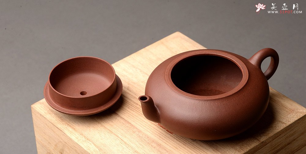 紫砂壶图片：王薇乙未年冬 娇小可人 明清意韵 把玩实用 全手扁梨 - 美壶网