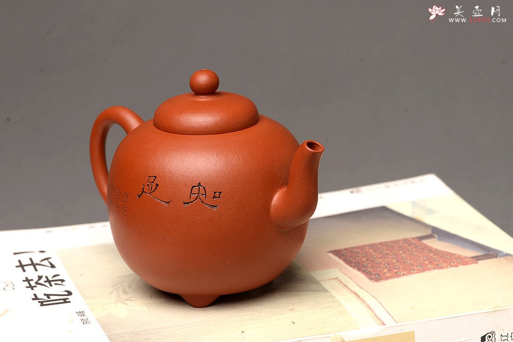 紫砂壶图片：徐亚春新品 优质朱泥 全手三足皓月 游心堂主人装饰 实用佳品 - 美壶网