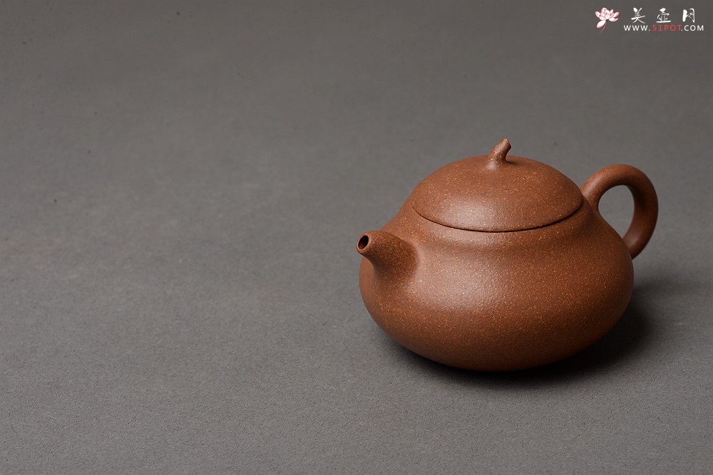 紫砂壶图片：张悦乙未年冬全手作品 段泥小梨形 颇具韵律 优质老段 实用可人 - 美壶网