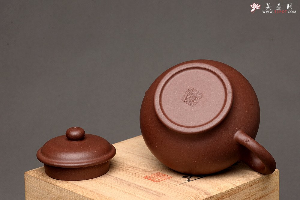 紫砂壶图片：国助工唐文新作 传统经典 厚重大气 掇只 - 美壶网
