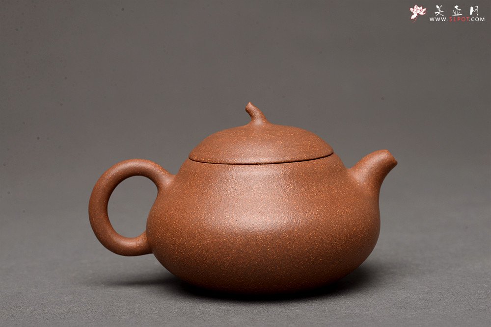 紫砂壶图片：张悦乙未年冬全手作品 段泥小梨形 颇具韵律 优质老段 实用可人 - 美壶网