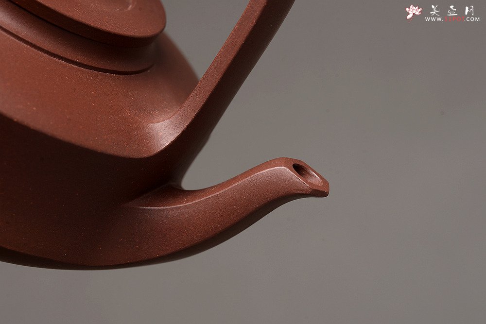 紫砂壶图片：钱建荷作品 全手经典提璧 精工典范 纯正底槽青 神韵犹存 - 美壶网