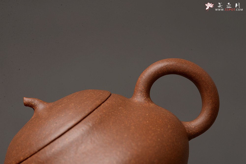 紫砂壶图片：张悦乙未年冬全手作品 段泥小梨形 颇具韵律 优质老段 实用可人 - 美壶网