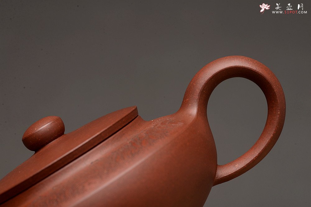 紫砂壶图片：何卫枫 优质底槽青 全手汉扁 李彦雄装饰通景山水 传统经典 强强联合 - 美壶网