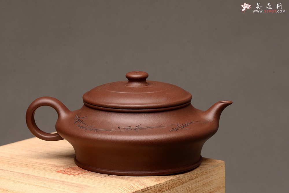 紫砂壶图片：吴杰全手新品 陆轶舟精心装饰 文雅秀气 全手虚扁 - 美壶网