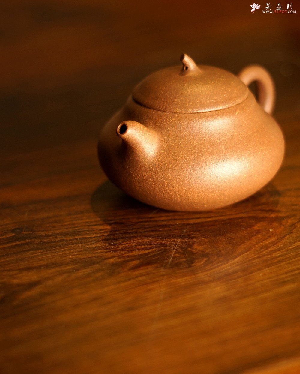 紫砂壶图片：张悦乙未年冬全手作品 段泥小梨形 颇具韵律 优质老段 实用可人 - 美壶网
