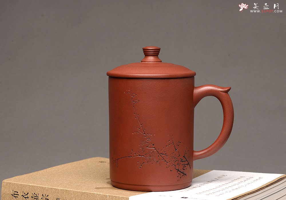 紫砂壶图片：格调雅玩 陆轶舟老师精刻~梅 兰 竹 好料盖杯  - 美壶网