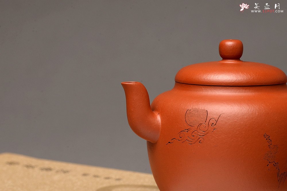 紫砂壶图片：徐亚春新品 优质朱泥 全手隐月 游心堂主人装饰 实用佳品 - 美壶网