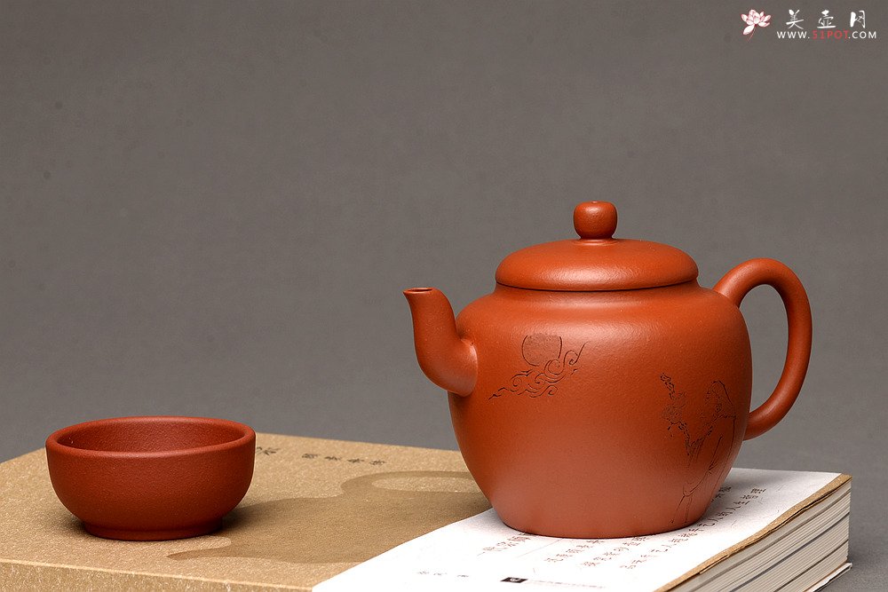 紫砂壶图片：徐亚春新品 优质朱泥 全手隐月 游心堂主人装饰 实用佳品 - 美壶网