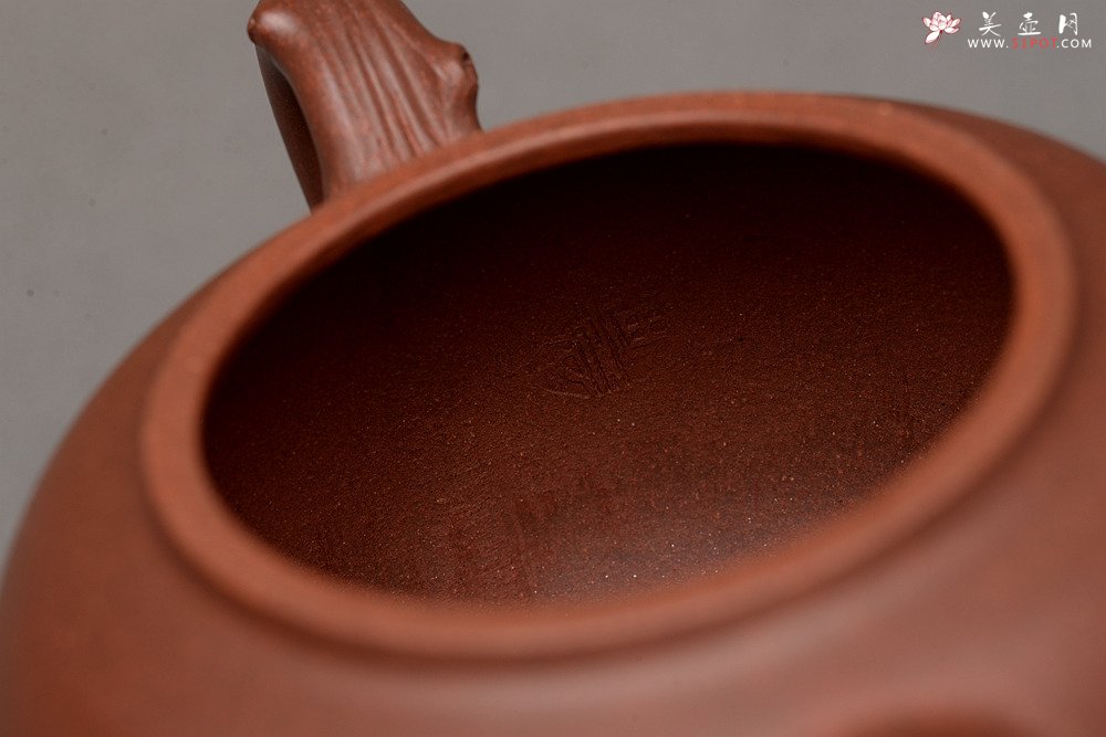 紫砂壶图片：潘丹初全手力作 沉稳敦厚不失拙趣 吉祥深深 蟠桃 - 美壶网