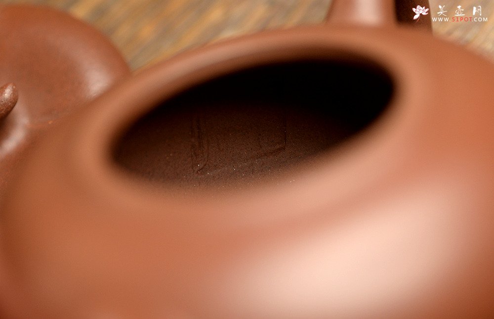 紫砂壶图片：王微丙申年全手新品 做工精致 灵巧秀雅  柿圆壶 - 美壶网
