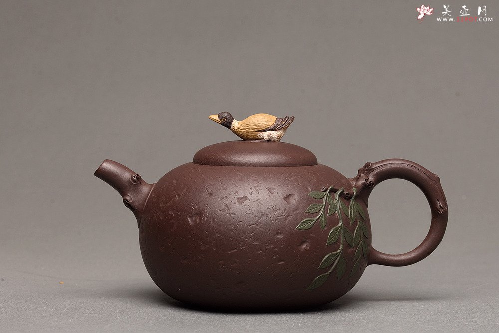 紫砂壶图片：诗情画意 春江水暖鸭先知 孙伟强张新亚原创作品 玩味不绝 - 美壶网