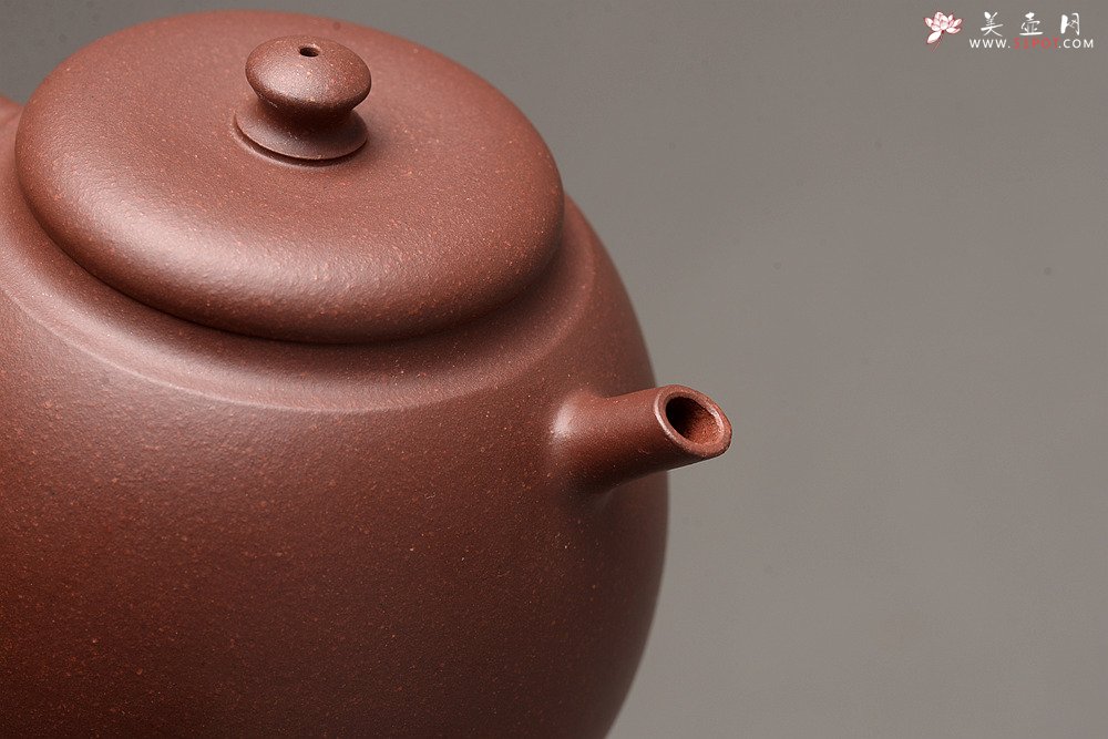 紫砂壶图片：美壶特惠 俞欣荣新品 经典之作 钢管直流~独孔 古拙有味 盉式茗壶  - 美壶网