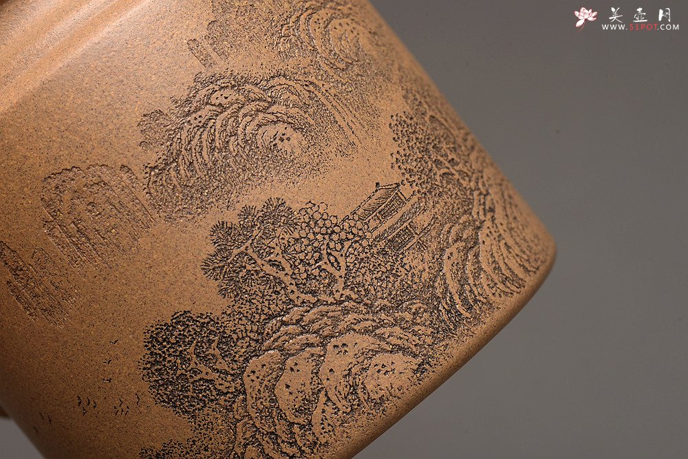 紫砂壶图片：李彦雄精刻山水 饱满匀称 挺拔高俊 全手牛盖洋桶 气韵十足 - 美壶网