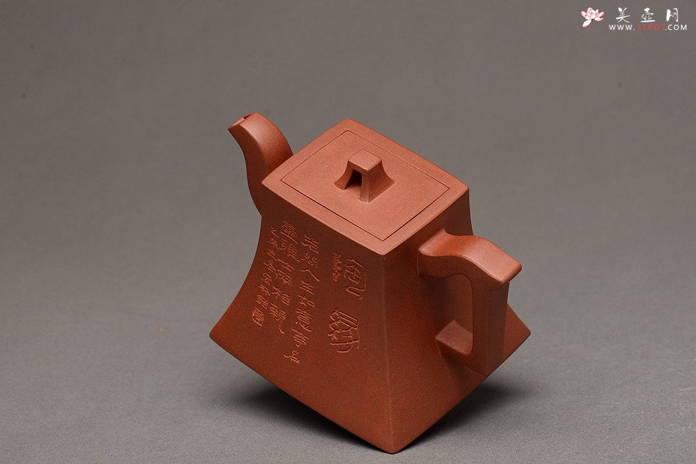 紫砂壶图片：大师风范 稳如泰山 国工师陈宏林装饰  全手方钟 珍藏 - 美壶网