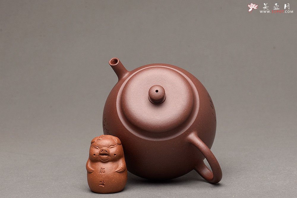 紫砂壶图片：美壶特惠 俞欣荣新品 经典之作 钢管直流~独孔 古拙有味 盉式茗壶  - 美壶网