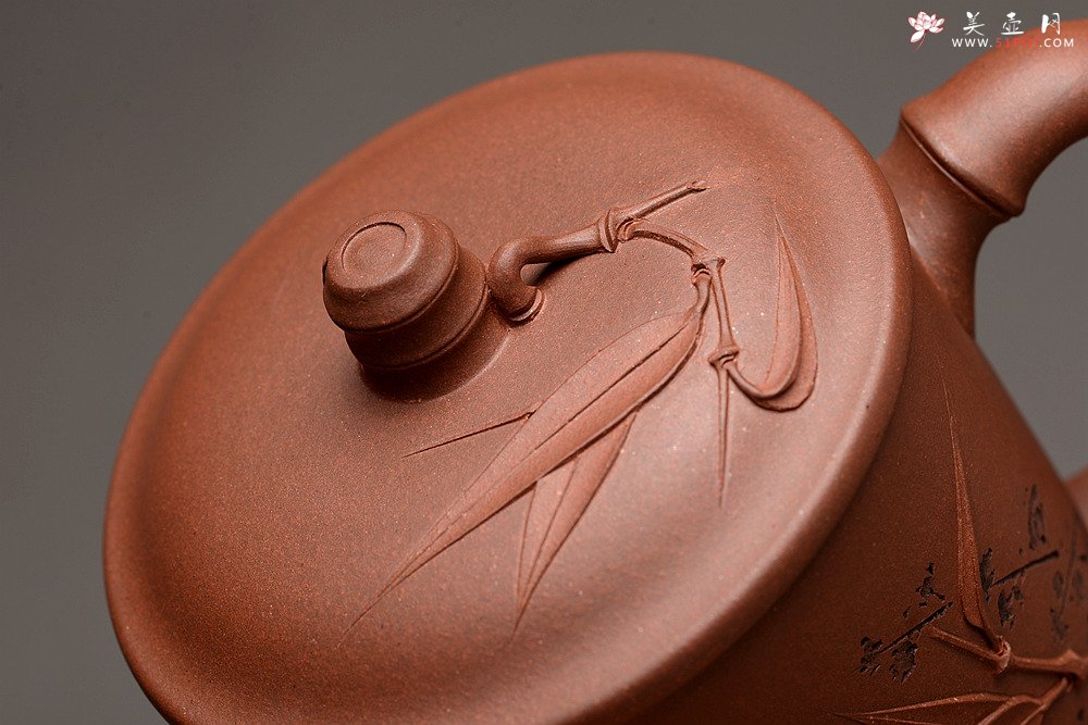 紫砂壶图片：格调雅玩 陆轶舟老师精刻 居不可无竹~好料竹节盖杯 - 美壶网