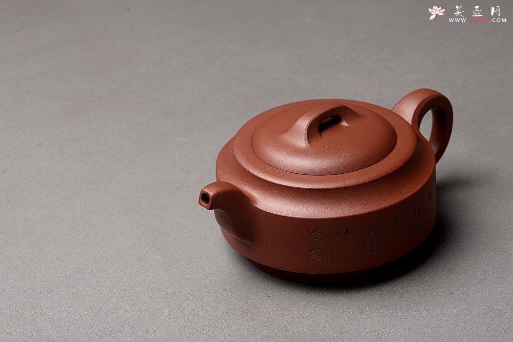 紫砂壶图片：万阗阗丙申年初春新品 精品中的精品 大气精工 国师和石双刀装饰 全手汉君 顶级底槽青 - 美壶网