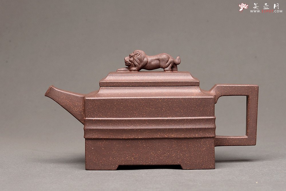 紫砂壶图片：何卫枫全手力作 规整厚重 全手青狮 - 美壶网