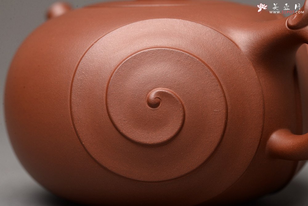 紫砂壶图片：乙未年终全手力作 敦厚可人 处处细节 寓意吉祥 金猪纳福  - 美壶网