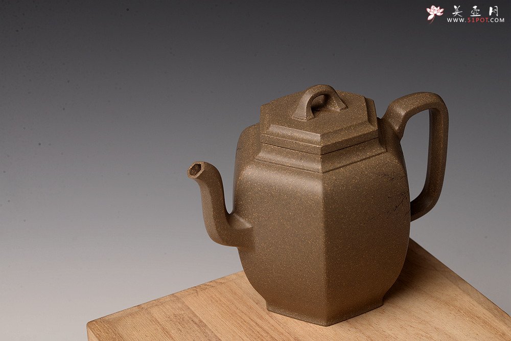 紫砂壶图片：强强联合  秀雅文气 国师赵辉精心装饰 六方云亭 难得文人画遗韵~ - 美壶网