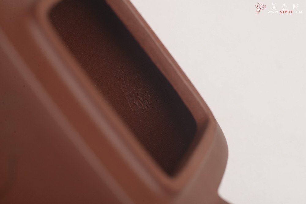 紫砂壶图片：于洪跃全手新品 丙申春 稳重大方 矮四方 游心堂装饰 - 美壶网