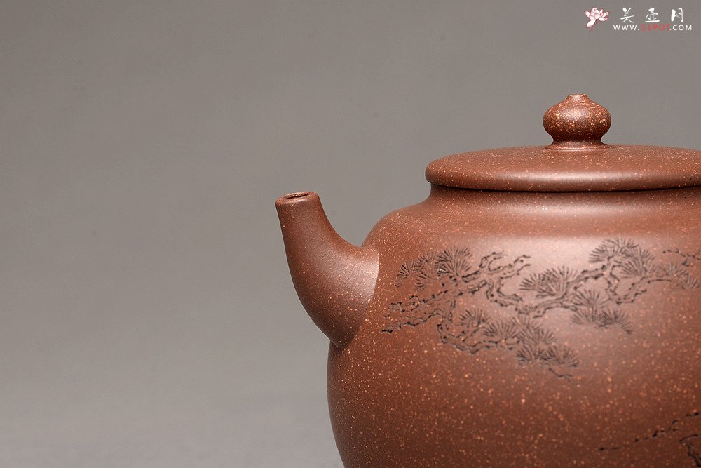 紫砂壶图片：紫泥调砂 金石浓郁 文气之作 全手蕴香 国工和石精刻 - 美壶网