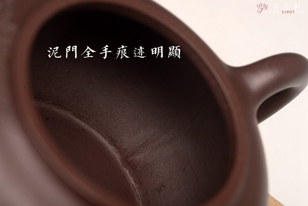 紫砂壶图片：高雪琴乙未年全手原创作品 陆轶舟精心装饰 云卷云舒 雅致 云锦 - 美壶网