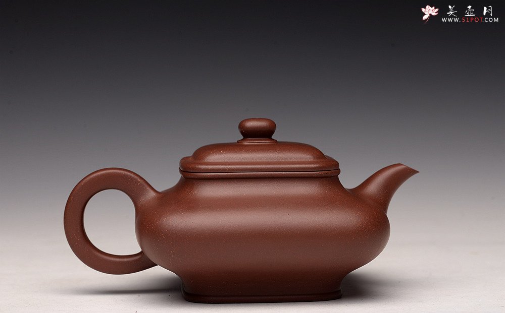 紫砂壶图片：何卫枫全手新品  型正耐品~ 原矿底槽青  全手虚扁四方  - 美壶网