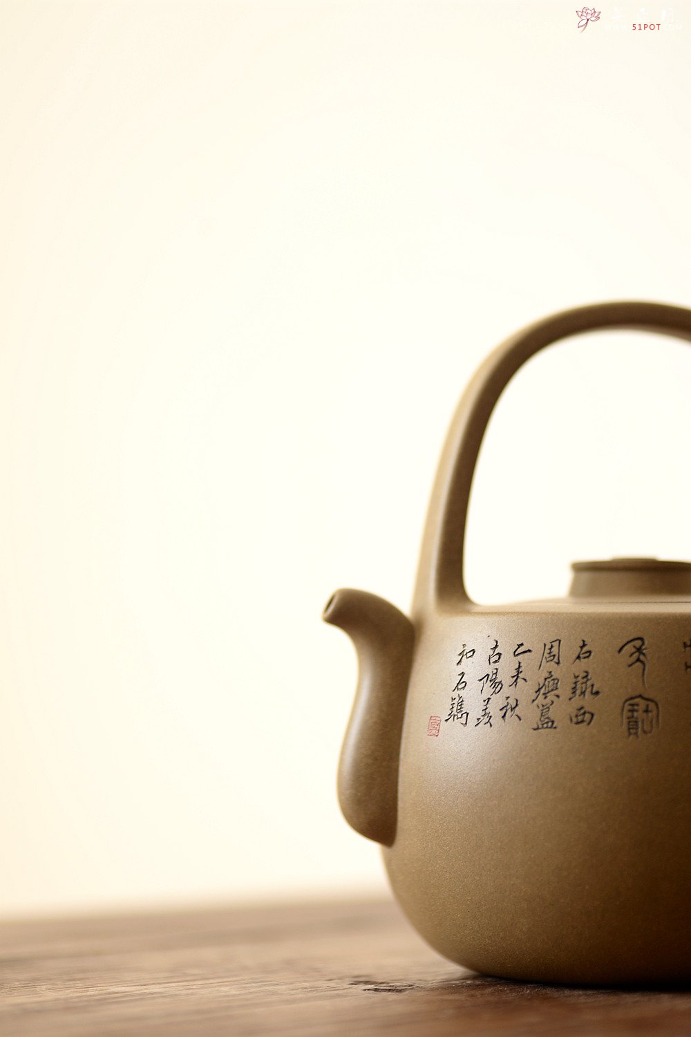 紫砂壶图片：钱琴芳全手作品 国师和石装饰  大石鼓提梁 文气十足 - 美壶网