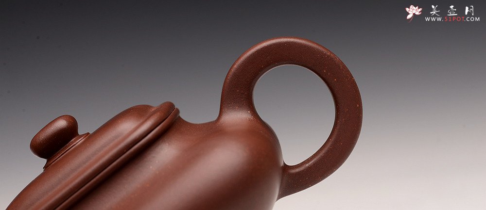 紫砂壶图片：何卫枫全手新品  型正耐品~ 原矿底槽青  全手虚扁四方  - 美壶网