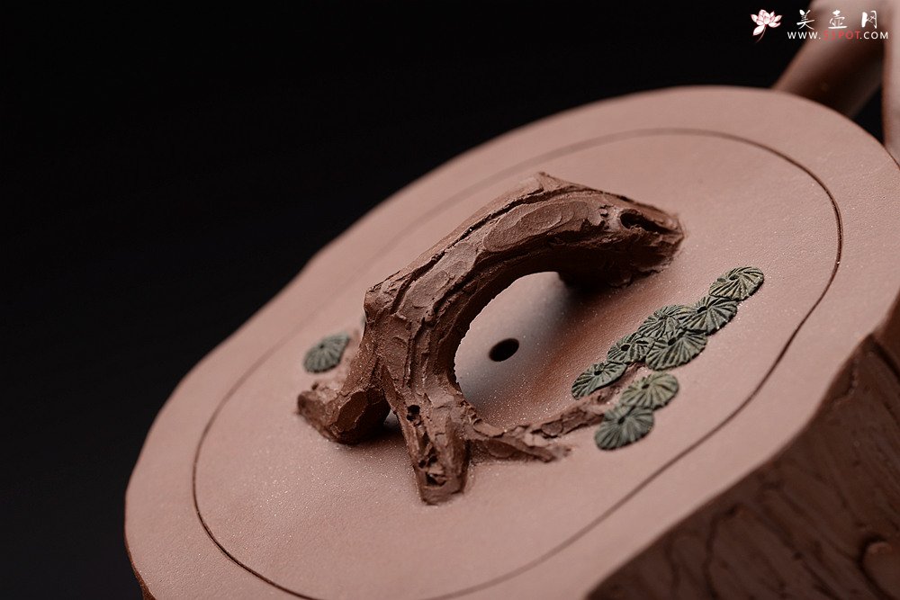 紫砂壶图片：单志萍新作 苍劲之意 古拙之风 全手松梅情深 经典作品 - 美壶网