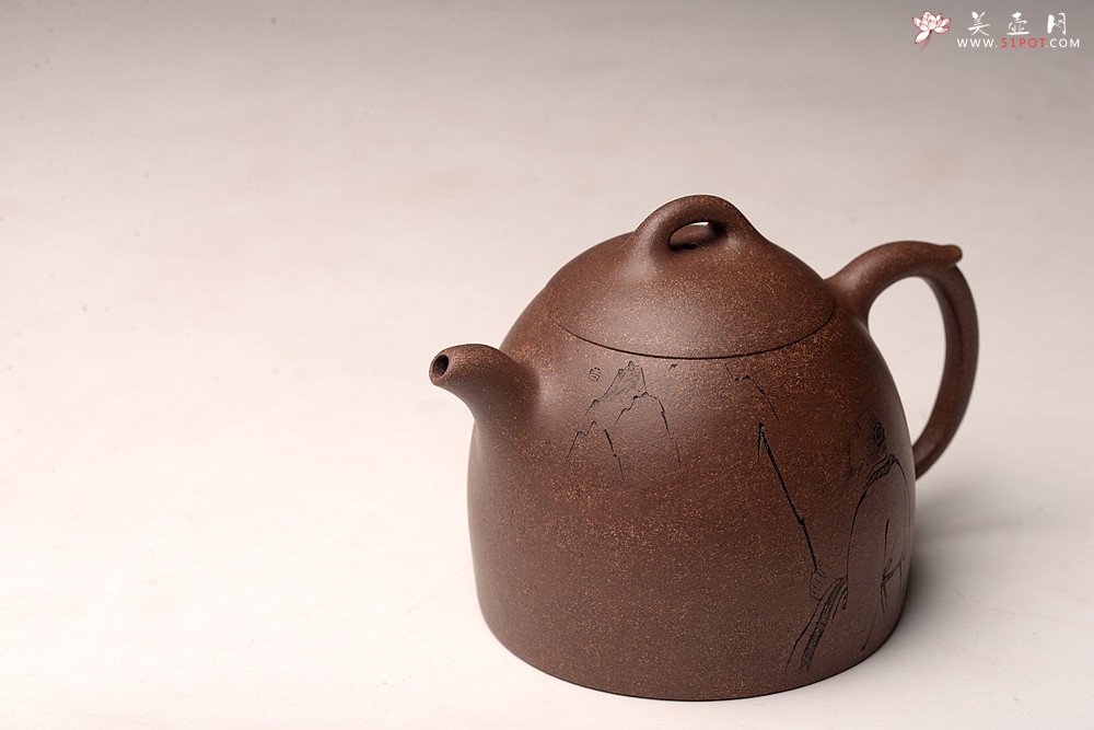 紫砂壶图片：周斌全手新作 朴素敦厚 全手秦权 文气佳品 游心堂主人装饰 油润段泥 - 美壶网