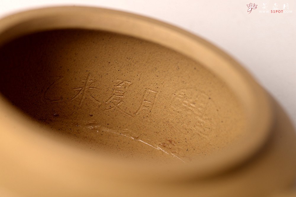 紫砂壶图片：耿其群全手精品 单片拍打 纯净本绿 传统经典 周盘 - 美壶网