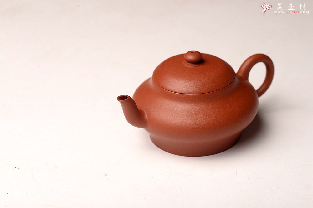 紫砂壶图片：徐亚春新作 韵味十足 娇小可人 优质朱泥~全手梨形  - 美壶网