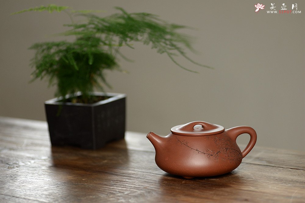 紫砂壶图片：吴杰全手新作 气势饱满 陆轶舟装饰 双刀老辣 精致耐品~ 梅花满瓢 致敬景舟 - 美壶网