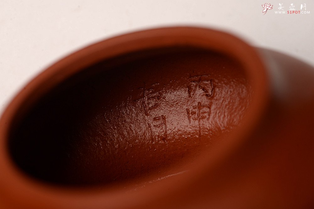 紫砂壶图片：徐亚春新作 韵味十足 娇小可人 优质朱泥~全手梨形  - 美壶网