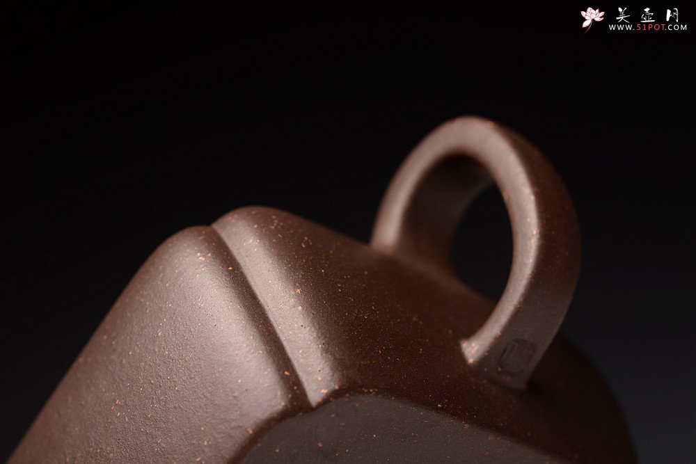 紫砂壶图片：何卫枫丙申夏全手新作古朴文气 方中见圆 清逸 抽角璞方 - 美壶网