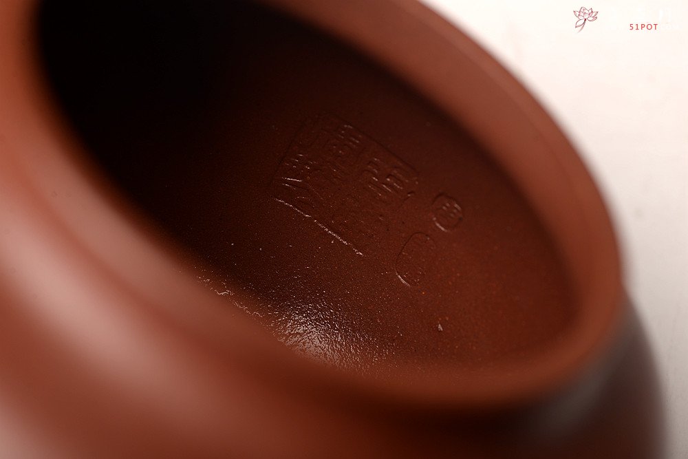 紫砂壶图片：周路健全手新作 传统实用 做工精致 高旭峰款大扁掇只 雄厚大气 - 美壶网