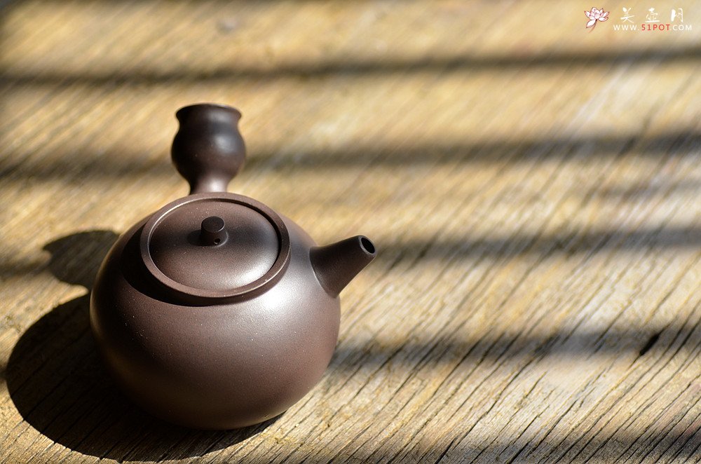 紫砂壶图片：泓渝山房 煮茶品茗 玩味侧把巨轮 茶人风情~ 电陶炉烧水 - 美壶网