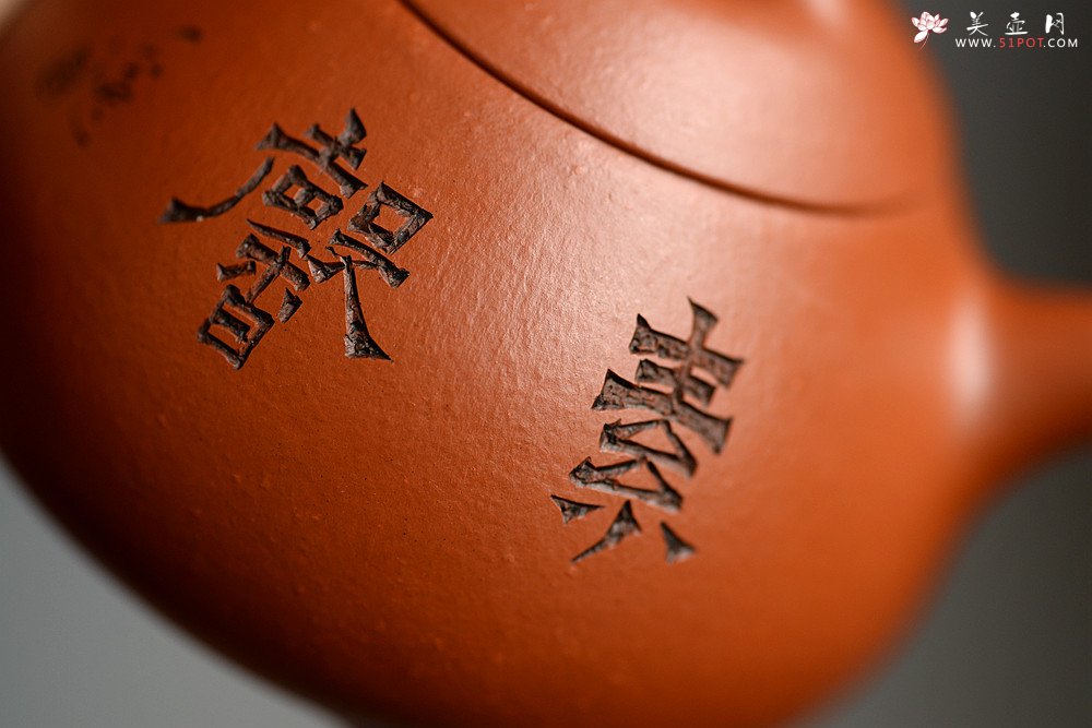 紫砂壶图片：徐亚春丙申夏全手新作 出水暴爽 颇具玩味~ 玉成窑风格小瓢  陆逸舟双刀装饰 - 美壶网