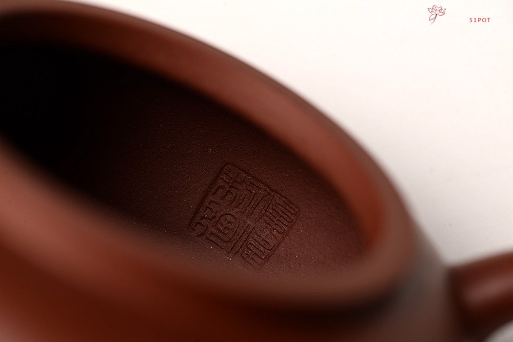 紫砂壶图片：储俊伟丙申夏 全手新作 大口实用 赵辉装饰 明针优秀 传统 平盖莲子 - 美壶网