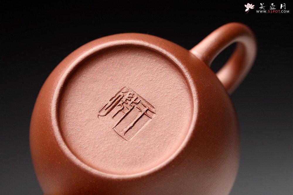紫砂壶图片：王薇丙申夏全手新作 摹古宫灯 高挑古朴 适用发酵类茶 - 美壶网