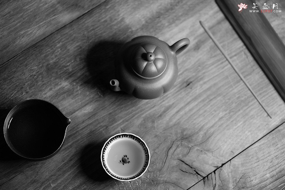 紫砂壶图片：储亚丙申秋全手新品 精工筋囊 高俊神怡 耐品 瑞福 高温底槽青 - 美壶网