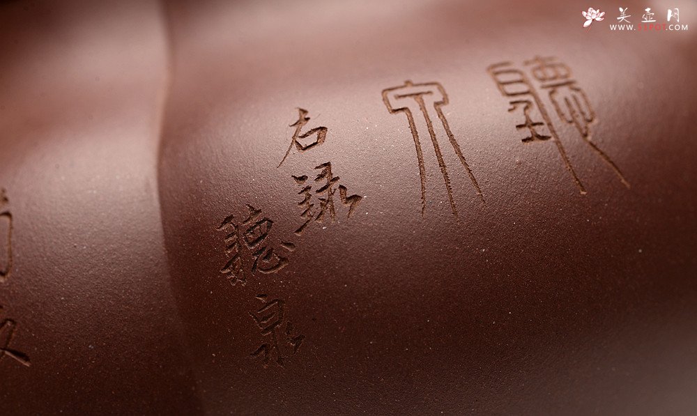 紫砂壶图片：酒虎丙申夏 精品之作 大气磅礴 全手工上合桃 和石装饰 珍藏 - 美壶网