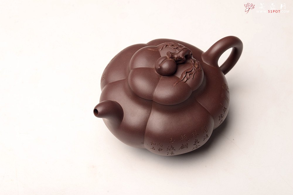 紫砂壶图片：酒虎丙申夏 精品之作 大气磅礴 全手工上合桃 和石装饰 珍藏 - 美壶网